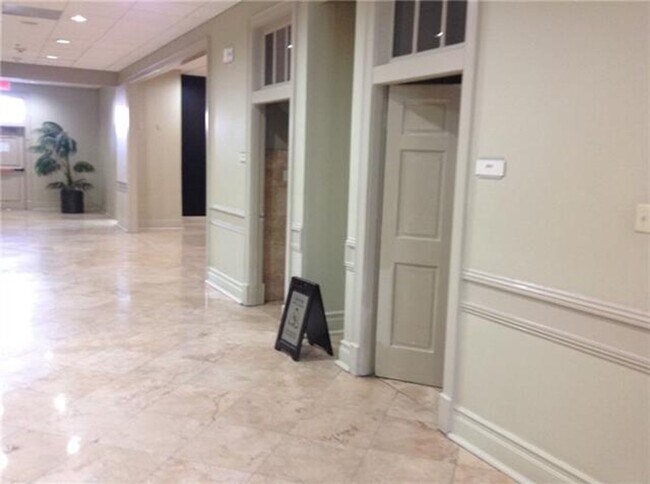 Building Photo - Live on St Charles Avenue with all that th...