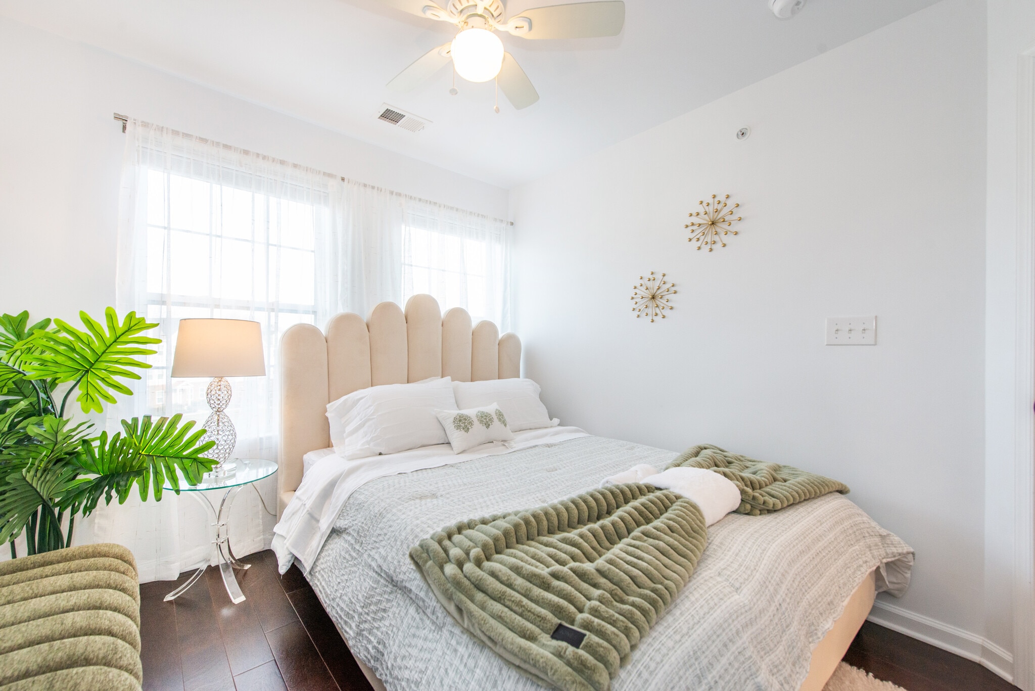 Queen Bedroom 3rd fl - 33 Landmark Ln