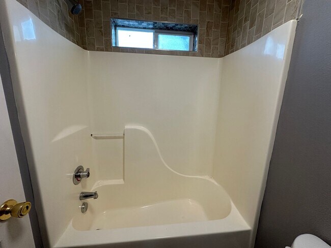 Building Photo - Cute and Cozy 2 Bed, 1.5 Bath Townhome in the Meadows!