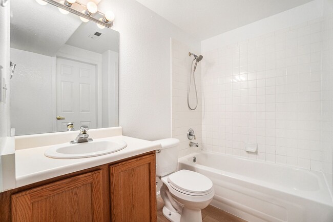 Building Photo - Great Townhome in Fort Collins