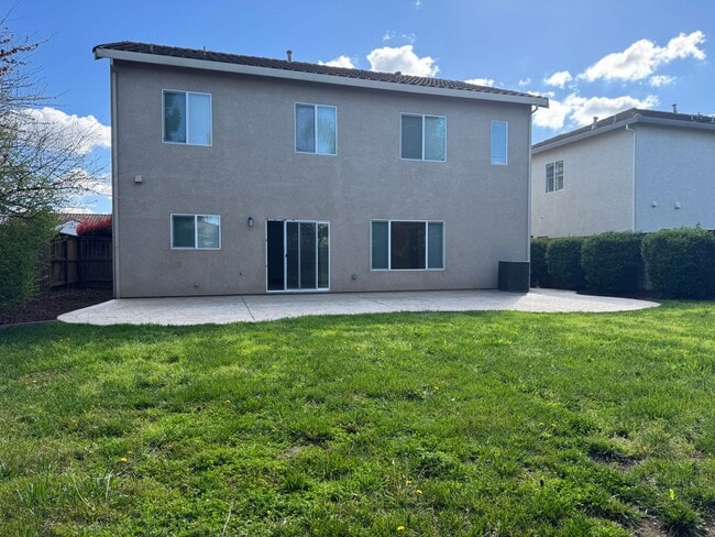 Building Photo - 5 bedroom home in W. Roseville. No carpet!