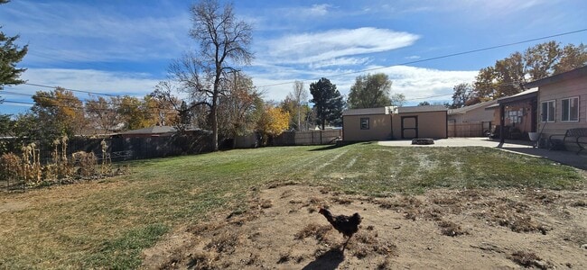 Building Photo - Charming Country Living Home with Modern Amenities!