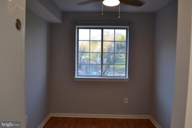 Building Photo - 1523 Colonial Dr