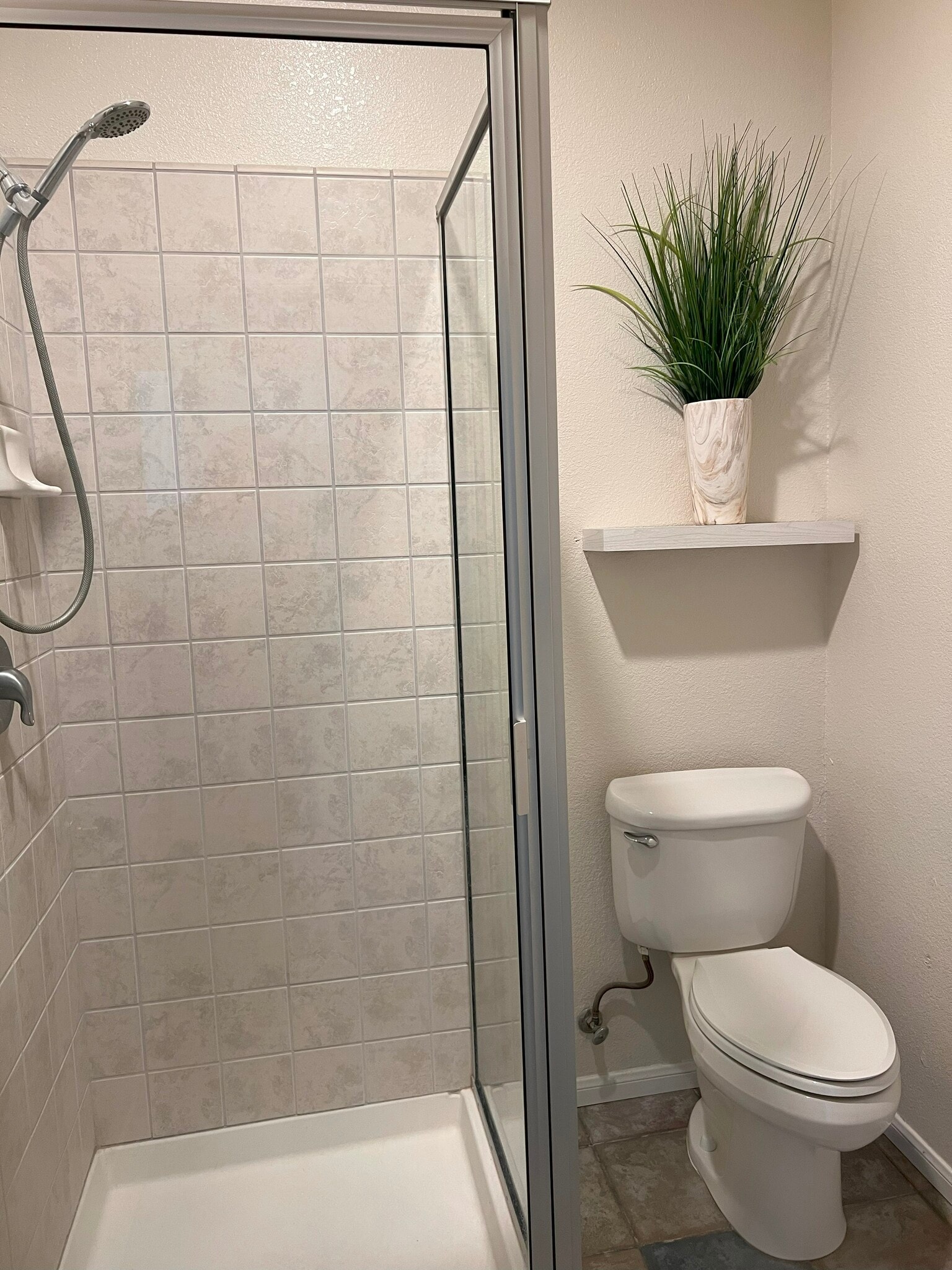 Bathroom + Shower - 11070 Densmar Rd