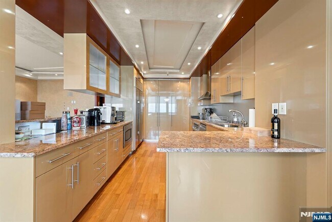 Building Photo - 100 Carlyle Dr