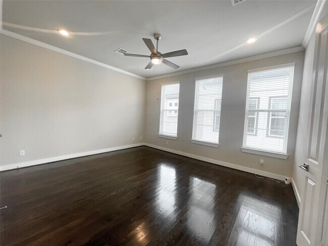 Building Photo - 5811 Petty St