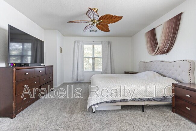 Building Photo - 9810 Moffitt Dr