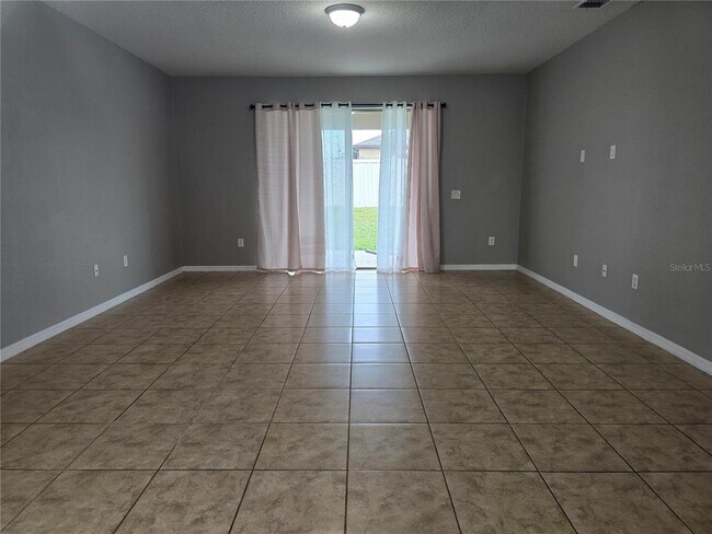 Building Photo - 3905 Baja Dr