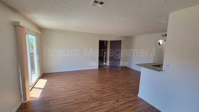 Building Photo - 14801 Delano St