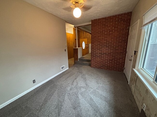 Building Photo - Charming Hilltop Home with Stunning City Views