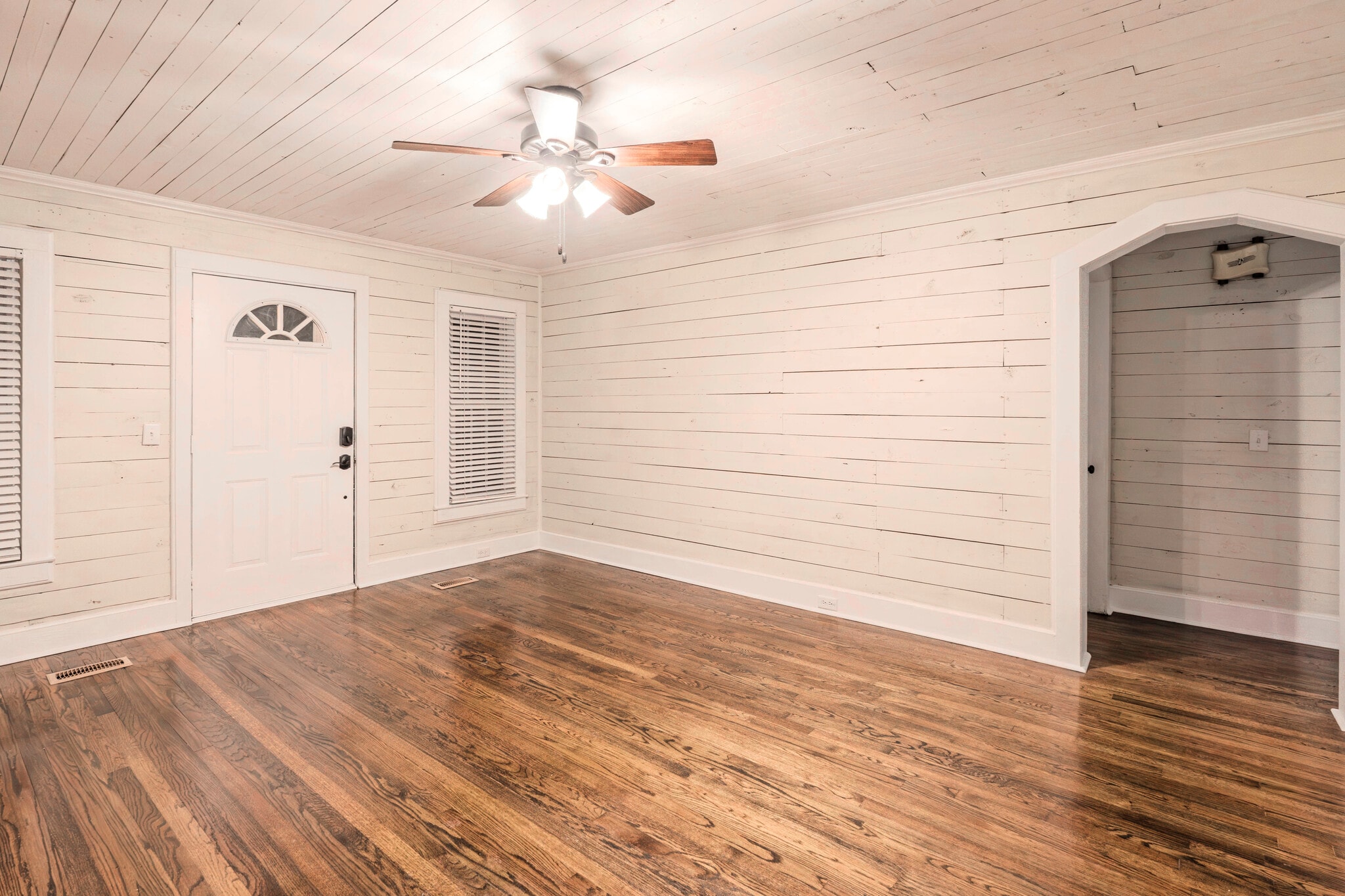 Building Photo - 104 Rosewood Dr