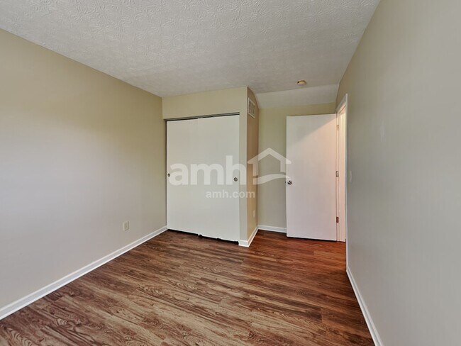 Building Photo - 8612 Oak Creek Dr