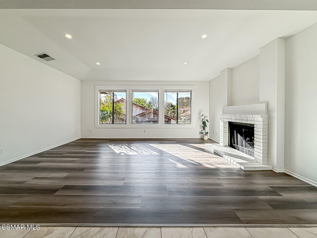 Building Photo - 655 Arroyo Oaks Dr