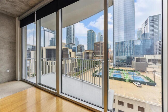 Building Photo - 360 Nueces St