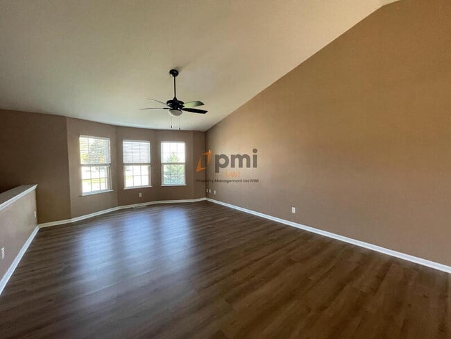 Building Photo - 10880 Mississippi St