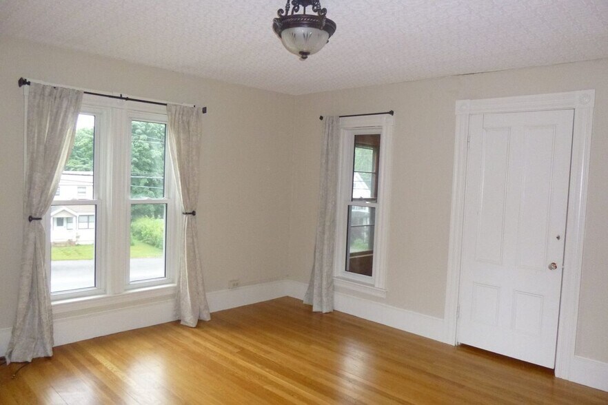 Building Photo - 293 High St