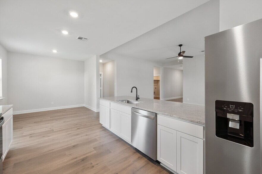 Building Photo - 312 Live Oak Ln
