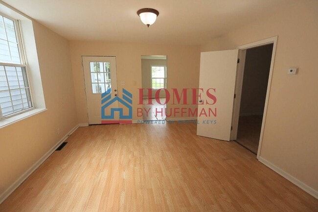 Building Photo - Three Bedroom House | Two Bathrooms | Detached Garage