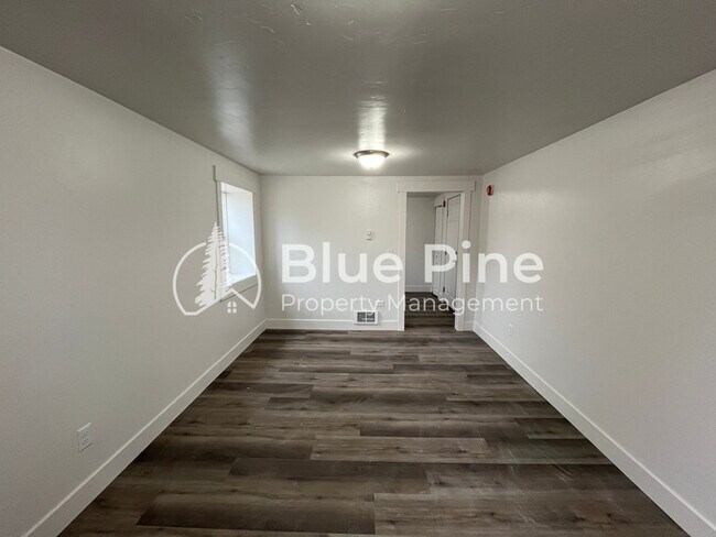 Building Photo - 1288 Lake Ave