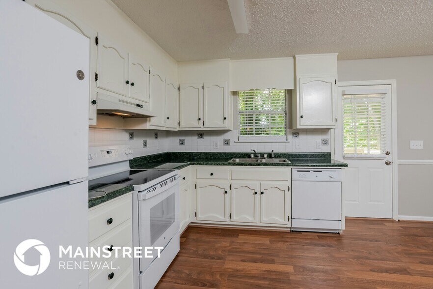 Building Photo - 2576 Wright St