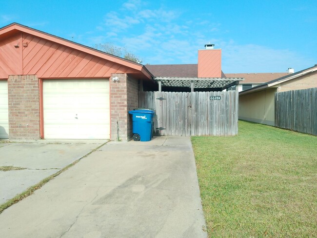 Building Photo - 6628 Hardwick Unit B - 2/Bed 1/Bath - $117...