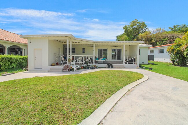 Building Photo - 1025 Hunting Lodge Dr