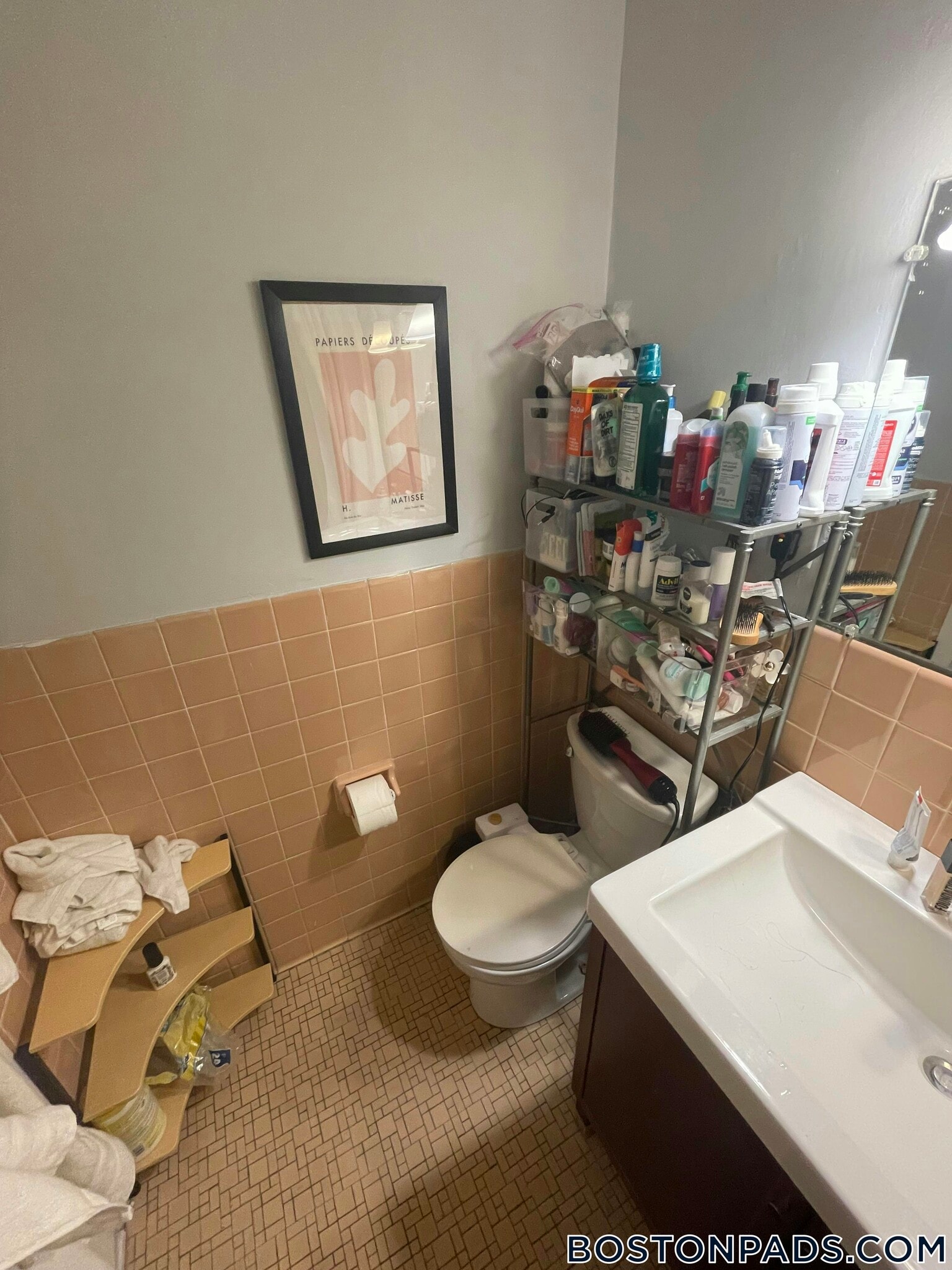 Building Photo - 922 Beacon St