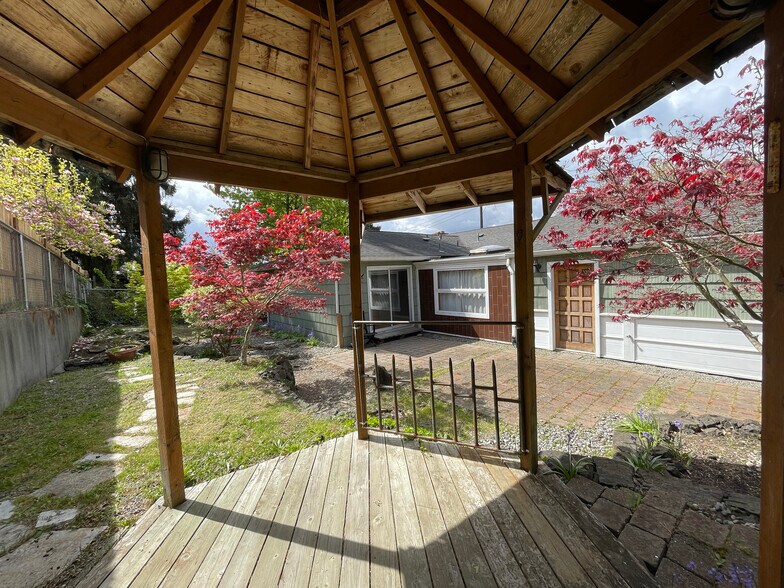 Primary Photo - 1616 Perry Ave