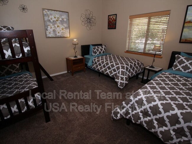 Building Photo - 2325 N East St