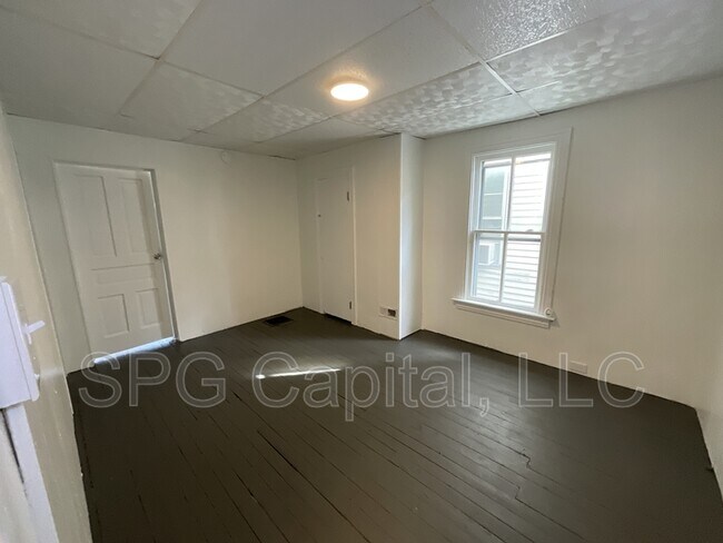Building Photo - 712 W Mason Ave