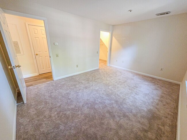 Building Photo - Stunning 2br/2bth condo in North Bethesda,...