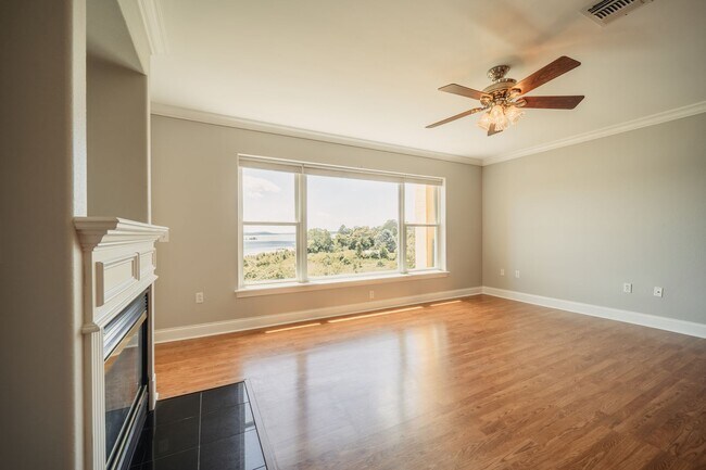 Building Photo - Harbor Crest condo for rent