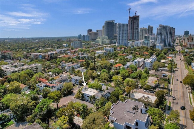 Building Photo - 1211 SE 1st St