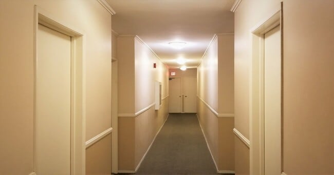 Building Photo - Luxurious 2 Bedroom, 2 Bath Condo in the Heart of Prime Hollywood