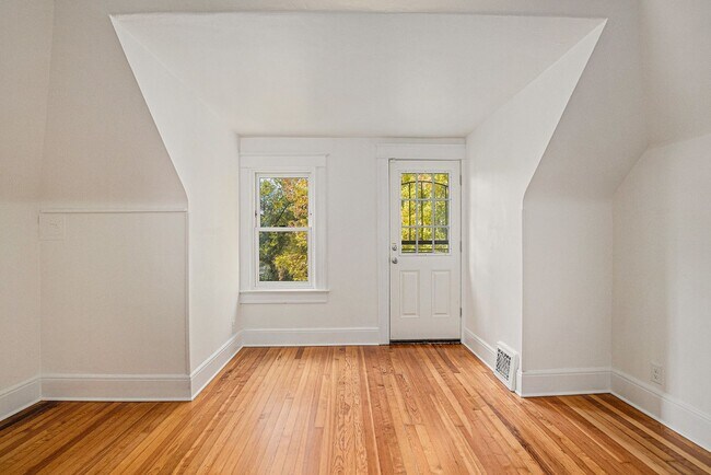 Building Photo - Beautifully Remodeled Home in Cherry Creek