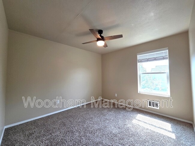 Building Photo - 393 Water Lily Dr