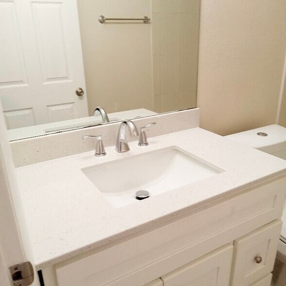 Building Photo - 5140 SE 31st St