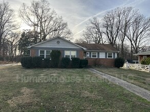 Building Photo - 1601 Grovewood Dr