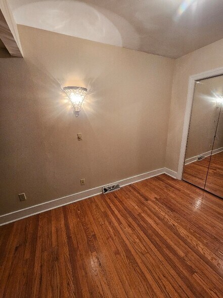 Building Photo - 2550 Troy-Schenectady Rd