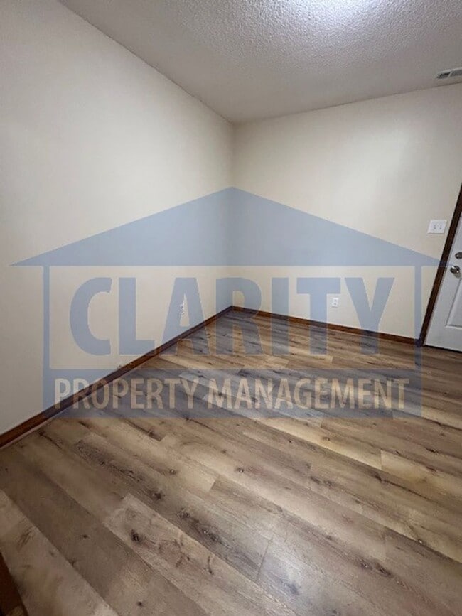 Building Photo - Centrally located two bedroom duplex!