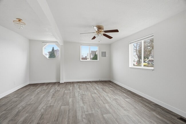 Building Photo - 5111 N Stone St