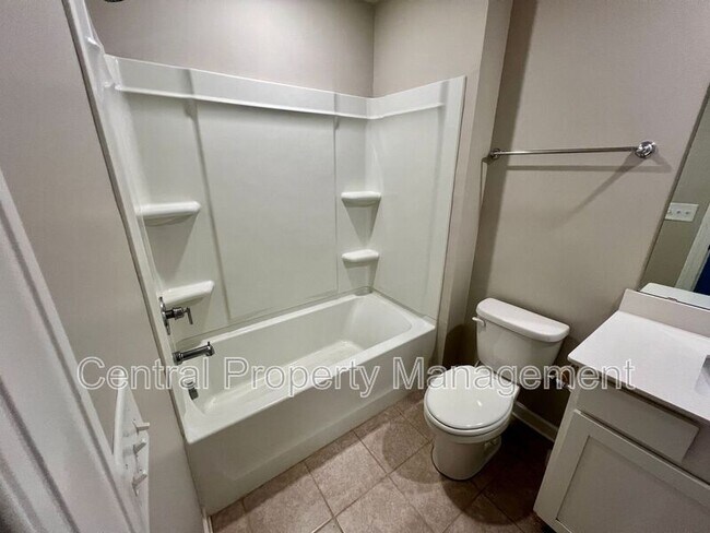 Building Photo - 613 Reese Ln