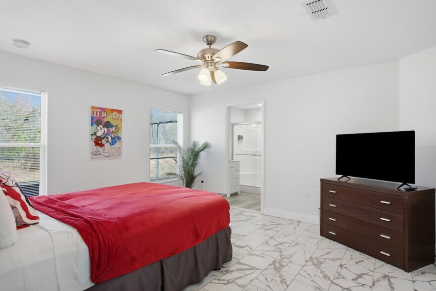 Building Photo - 242 Blue Jay Way