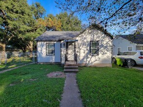 Building Photo - BEAUTIFUL REMODELED HISTORIC AREA 3 BEDROOM 1.5 BATH HOME IN ROSENBERG, TEXAS