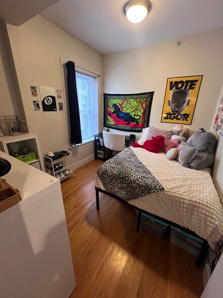 Building Photo - 8 Burney St