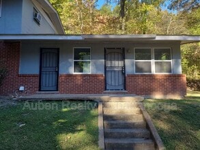 Building Photo - 715 Lupton Dr