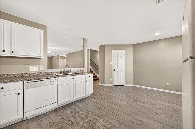 Building Photo - 17250 Cricketbriar Ct