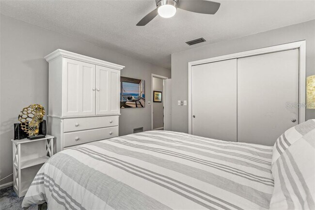 Building Photo - 650 Pinellas Point Dr S