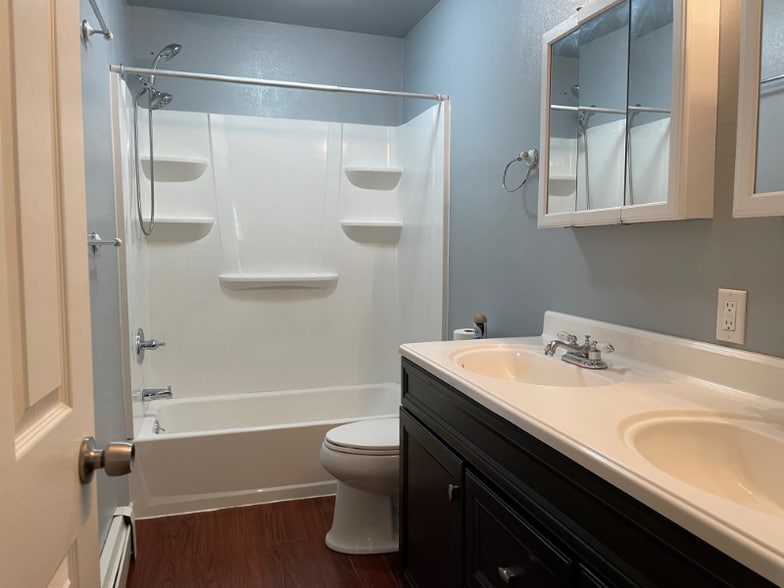 Building Photo - 8807 Washburn St