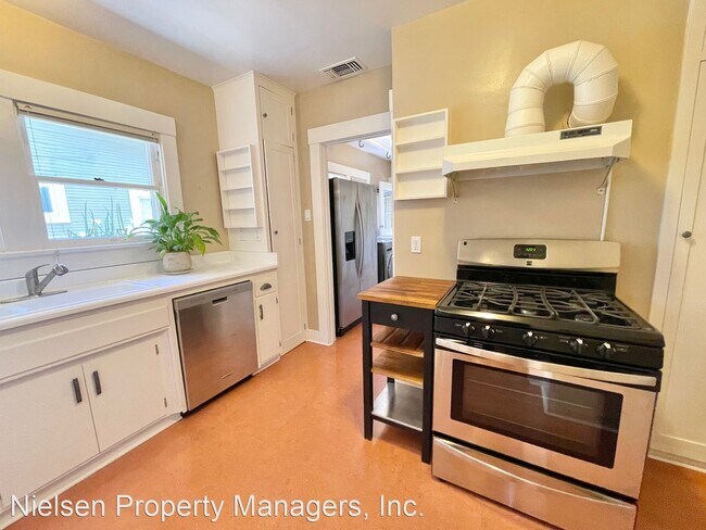 Building Photo - 2 br, 2 bath House - 1049 Santa Barbara Court